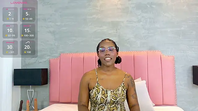 Alaia Colins online show from 25, 4, 2026