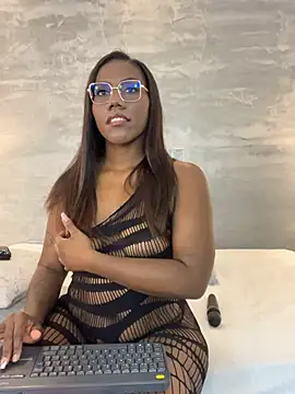 Snapshot of Alaia_Colins chatting on 24, 6, 2026 Alaia Colins online show from 24, 6, 2026