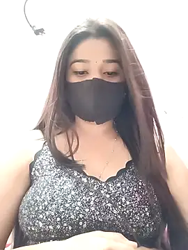 Snapshot of Simran-001 chatting on 28, 4, 2026 Simran-001 online show from 28, 4, 2026