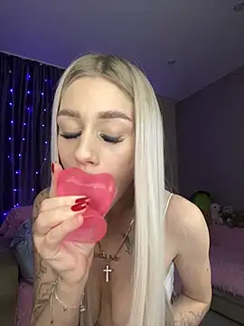 Snapshot of Tiffany_Kissss chatting on 21, 3, 2025 Tiffany Kissss online show from 21, 3, 2025
