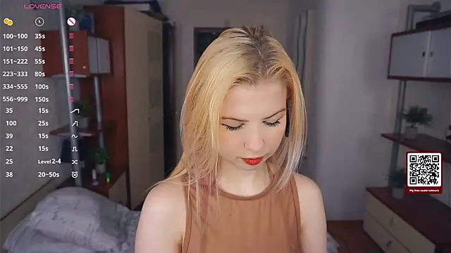 LynetHakes online show from 3, 12, 2025