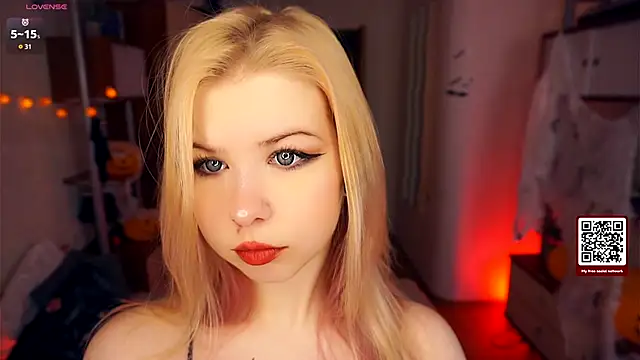 Snapshot of LynetHakes chatting on 6, 11, 2025 LynetHakes online show from 6, 11, 2025