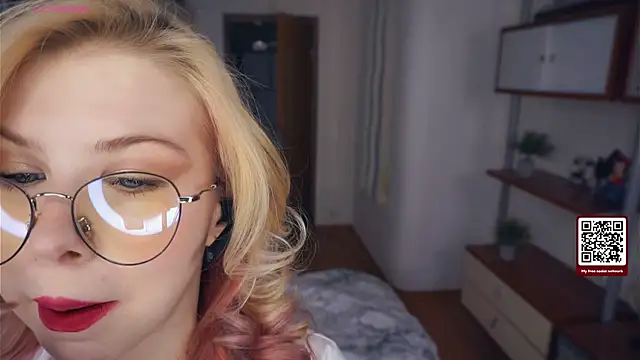 Snapshot of LynetHakes chatting on 26, 11, 2025 LynetHakes online show from 26, 11, 2025