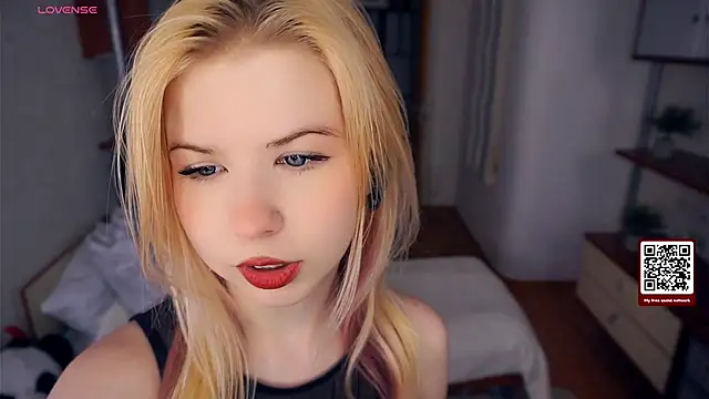 Snapshot of LynetHakes chatting on 17, 11, 2025 LynetHakes online show from 17, 11, 2025