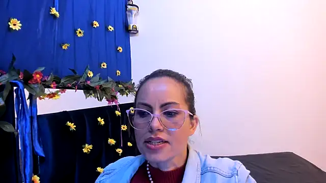 Snapshot of ShairaMarss chatting on 8, 10, 2025 ShairaMarss online show from 8, 10, 2025