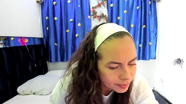 Snapshot of ShairaMarss chatting on 12, 11, 2025 ShairaMarss online show from 12, 11, 2025