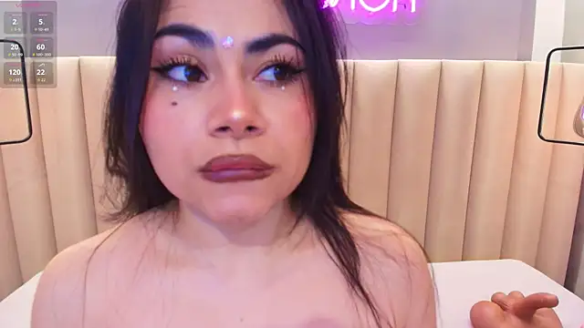 Naomymonroe  online show from 11, 11, 2025