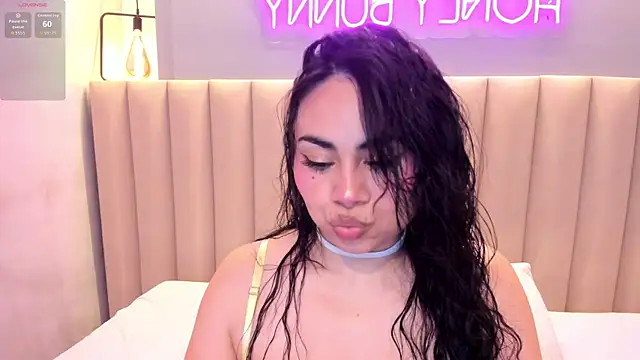 Naomymonroe  online show from 14, 1, 2026