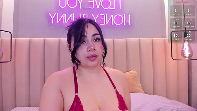 Snapshot of Naomymonroe_ chatting on 7, 7, 2026 Naomymonroe online show from 7, 7, 2026
