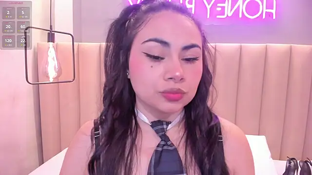 Naomymonroe  online show from 29, 11, 2025