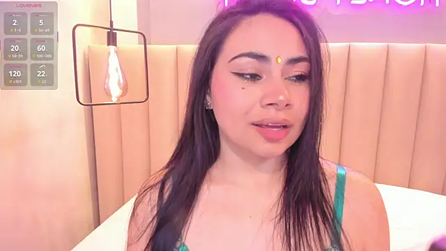 Naomymonroe  online show from 13, 11, 2025