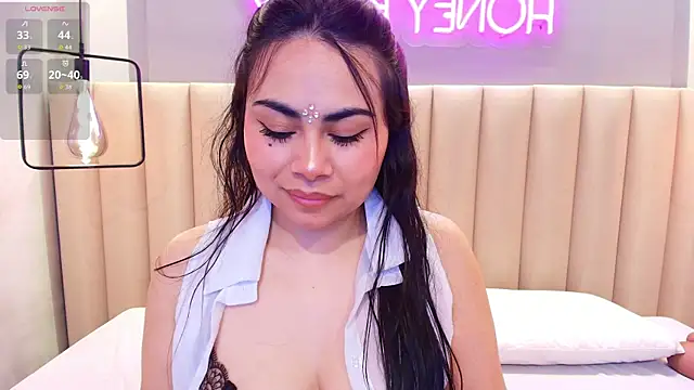 Naomymonroe  online show from 12, 11, 2025