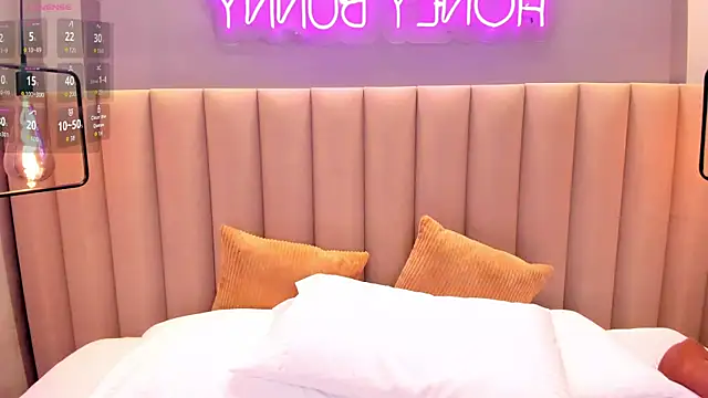 Naomymonroe  online show from 10, 4, 2026