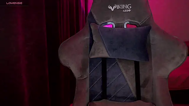 Ohmy Nora  online show from 6, 3, 2025