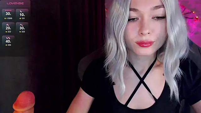 Ohmy Nora  online show from 20, 11, 2025