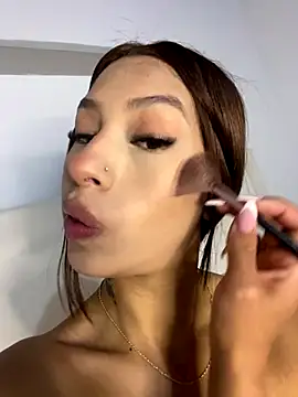 bella bloomg online show from 25, 11, 2025