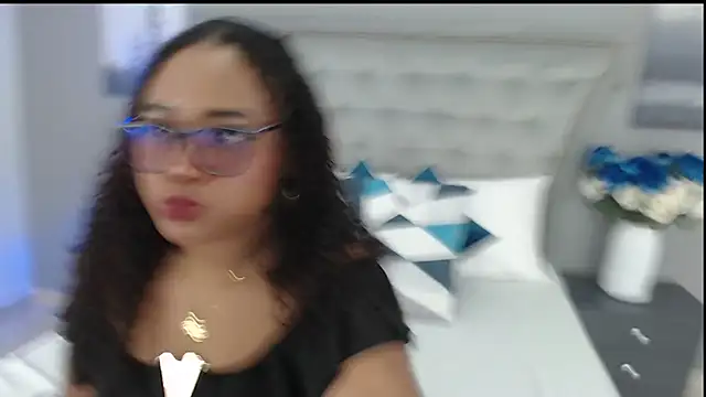 RoxieLewis online show from 22, 3, 2025