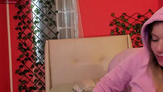 alaia greyy online show from 25, 5, 2026
