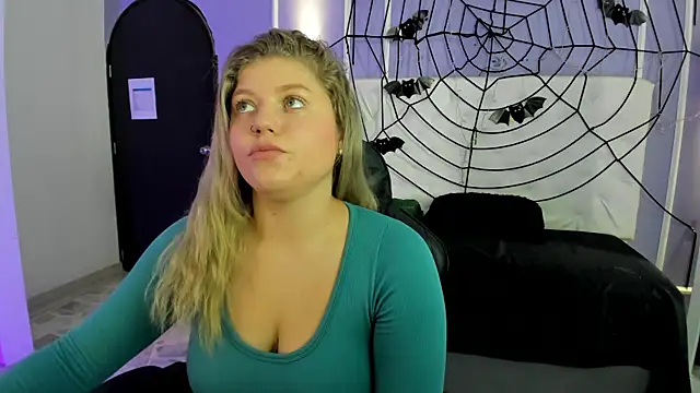 alaia greyy online show from 3, 11, 2025