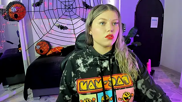 alaia greyy online show from 9, 10, 2025