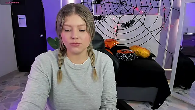 alaia greyy online show from 1, 11, 2025