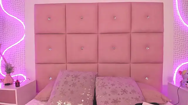 CAYLINCOLLINS online show from 7, 2, 2026