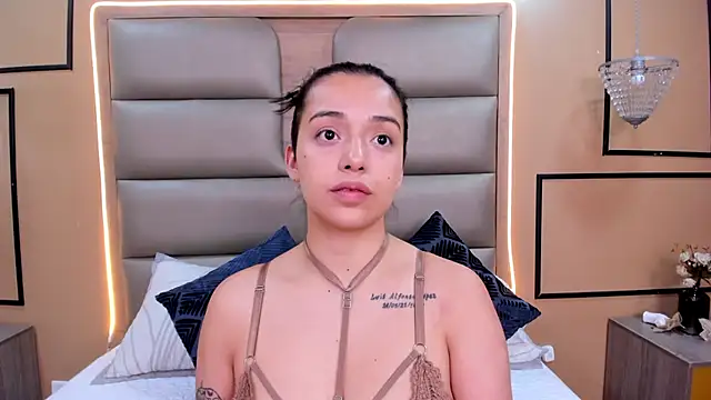 CAYLINCOLLINS online show from 28, 10, 2025