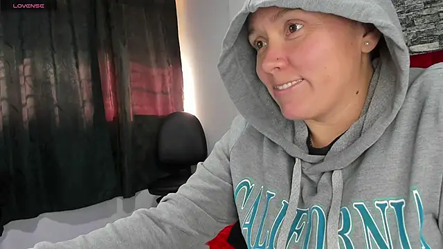 Isabella boom online show from 8, 3, 2025