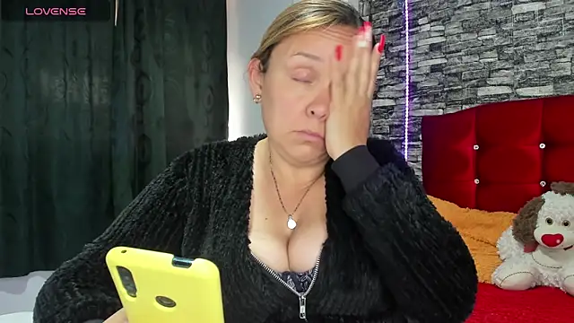 Isabella boom online show from 3, 3, 2025