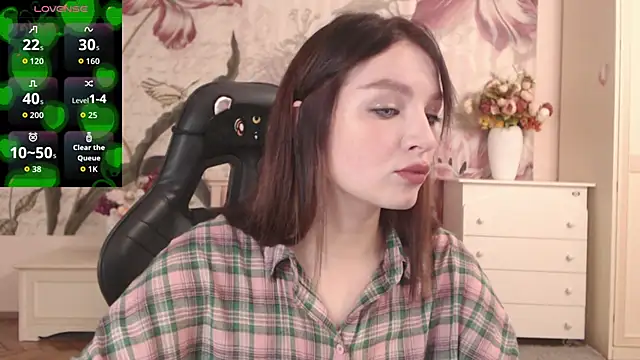 BritneyBarker online show from 18, 11, 2025