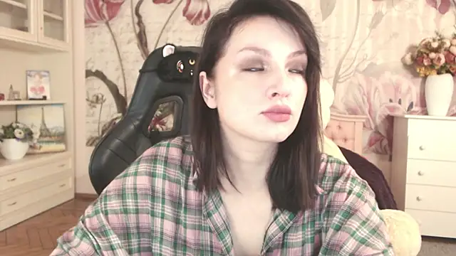 BritneyBarker online show from 13, 10, 2025