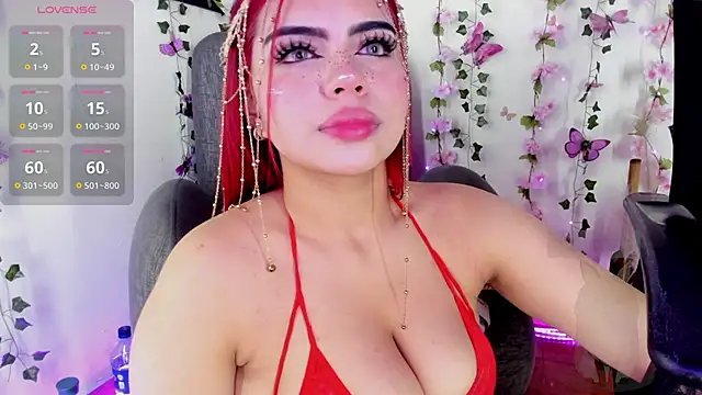 Snapshot of saray__jones chatting on 5, 5, 2026 saray jones online show from 5, 5, 2026