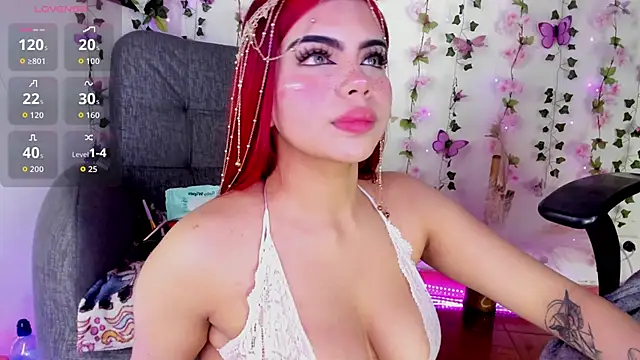 Snapshot of saray__jones chatting on 7, 5, 2026 saray jones online show from 7, 5, 2026