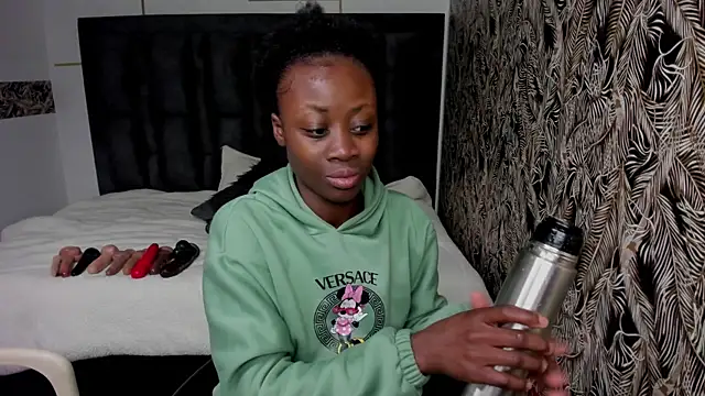 Snapshot of Sara_Naugty chatting on 21, 11, 2025 Sara Naugty online show from 21, 11, 2025