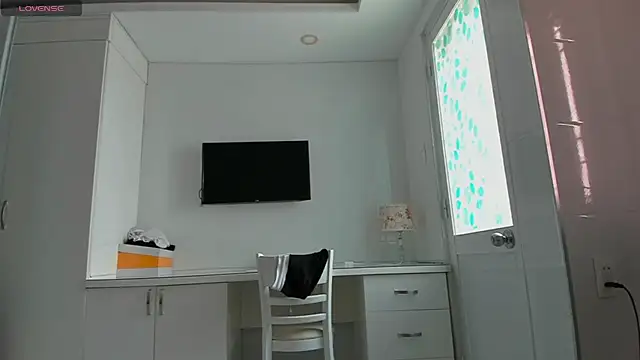 Yuki miiii online show from 18, 4, 2026