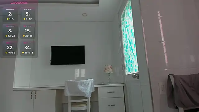 Yuki miiii online show from 8, 2, 2026