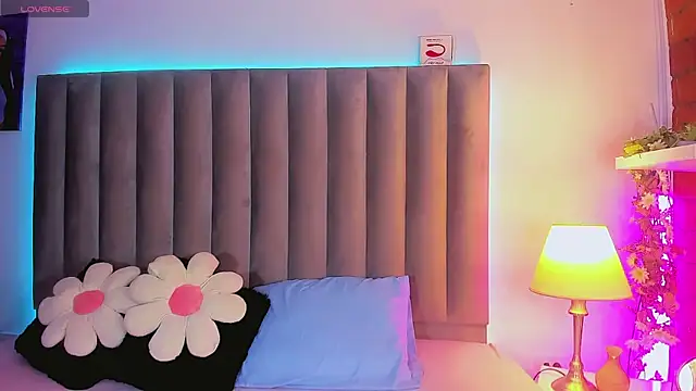 CamiiGarcia online show from 6, 11, 2025