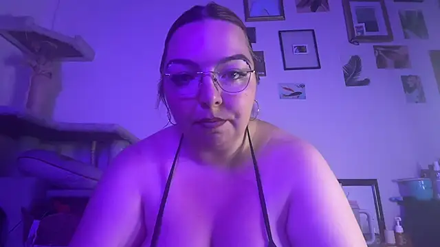Snapshot of curvycate127 chatting on 11, 7, 2026 curvycate127 online show from 11, 7, 2026