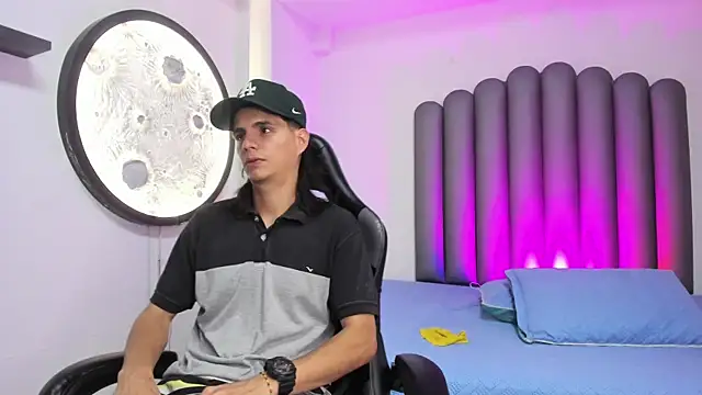 Snapshot of Martshall09 chatting on 8, 11, 2025 Martshall09 online show from 8, 11, 2025