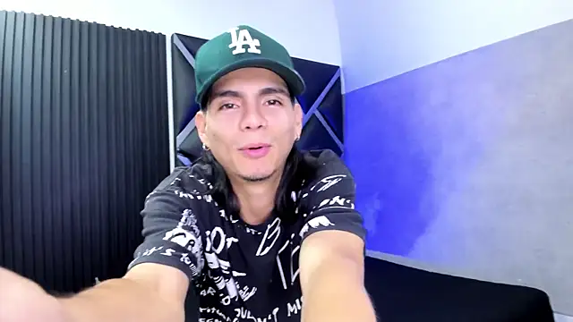 Snapshot of Martshall09 chatting on 22, 11, 2025 Martshall09 online show from 22, 11, 2025