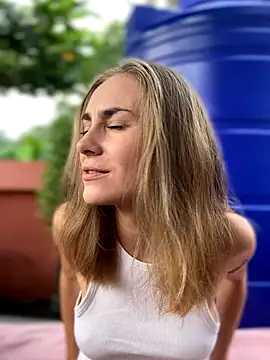 White Lu online show from 23, 11, 2025