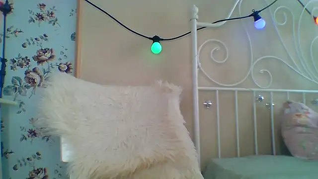 Snapshot of Frankie_Foxie chatting on 23, 2, 2025 Frankie Foxie online show from 23, 2, 2025