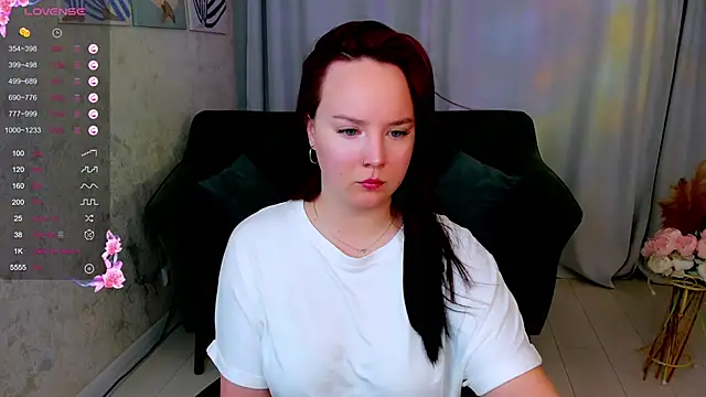 Snapshot of maya_suun chatting on 8, 11, 2025 maya suun online show from 8, 11, 2025