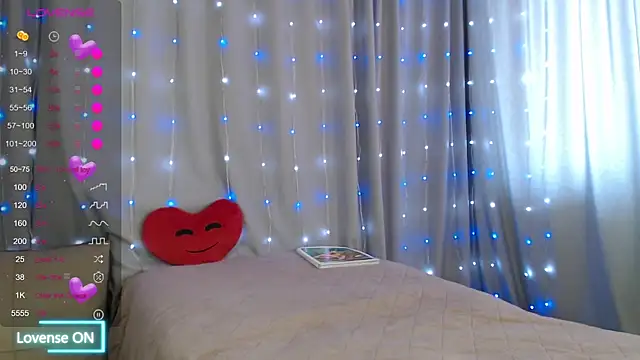 DaddysSluttyGirl2001 online show from 25, 6, 2026