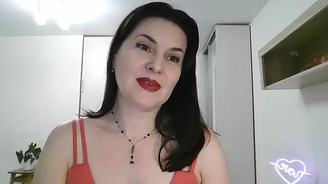 Victoria Glam online show from 28, 2, 2025