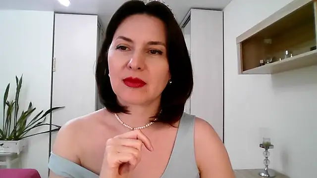 Victoria Glam online show from 14, 4, 2026