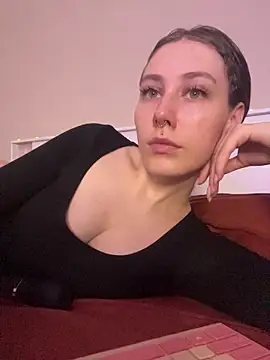Molli Luv online show from 23, 11, 2025