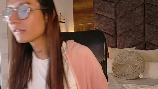 LauraaGomezz   online show from 16, 9, 2025
