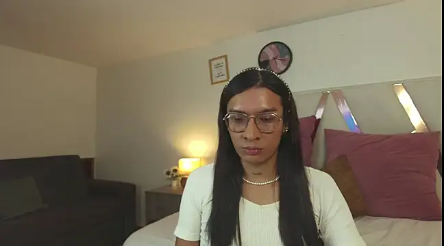LauraaGomezz   online show from 1, 3, 2025