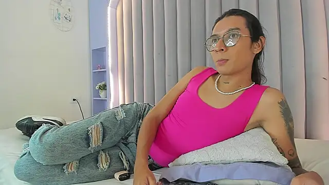 LauraaGomezz   online show from 8, 9, 2025